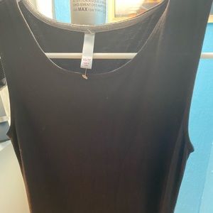 Black maxi dress with slit looks amazing